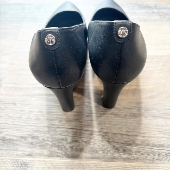 MICHAEL MICHAEL KORS Abbi Flex Leather Pump - Picture 8 of 8